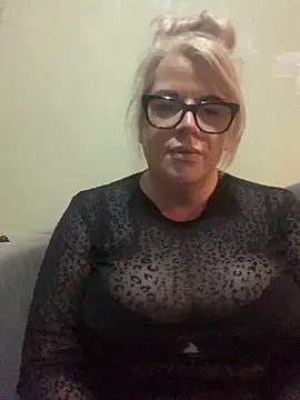 curvy-Ruby-Uk online show from 2, 2, 2025