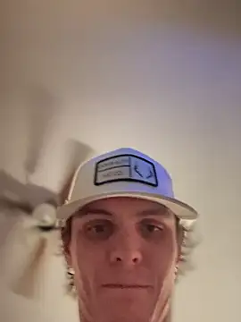 Snapshot of devinshd chatting on 12, 3, 2025 devinshd online show from 12, 3, 2025