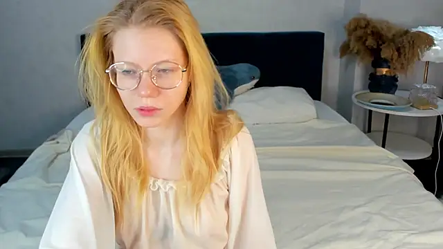 Esme Runn online show from 11, 4, 2026