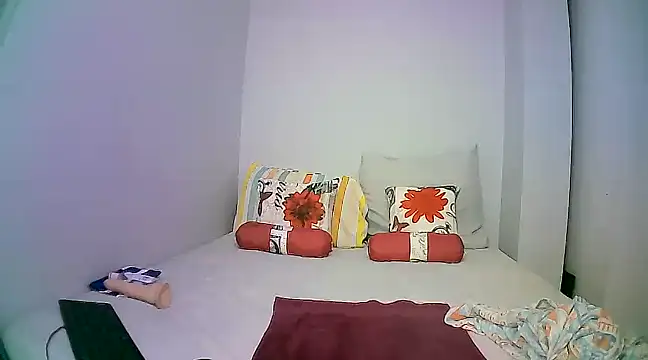 Down to earth girl online show from 31, 12, 2024