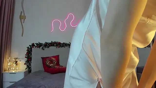 flora off online show from 10, 1, 2025