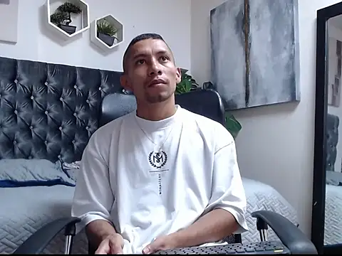 Snapshot of richar_voller chatting on 20, 10, 2025 richar voller online show from 20, 10, 2025