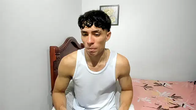 Snapshot of enzo_sloran chatting on 13, 10, 2025 enzo sloran online show from 13, 10, 2025