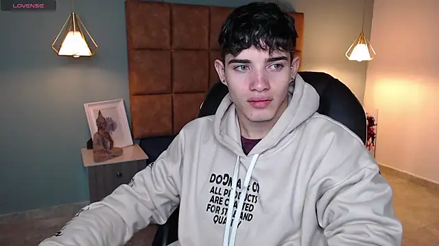 AlejooTwink online show from 8, 2, 2025