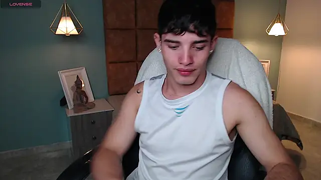 AlejooTwink online show from 13, 2, 2025