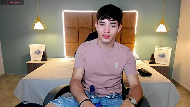 AlejooTwink online show from 3, 3, 2026