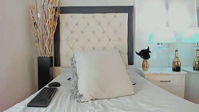 GaleHodge online show from 23, 10, 2025