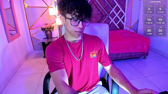 Snapshot of AkazaBoy_ chatting on 4, 3, 2025 AkazaBoy  online show from 4, 3, 2025