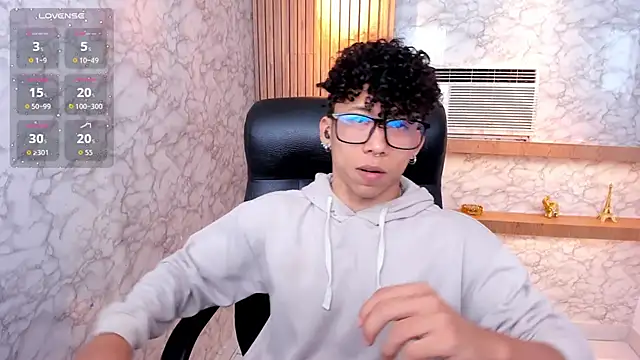 Snapshot of AkazaBoy_ chatting on 12, 9, 2025 AkazaBoy  online show from 12, 9, 2025