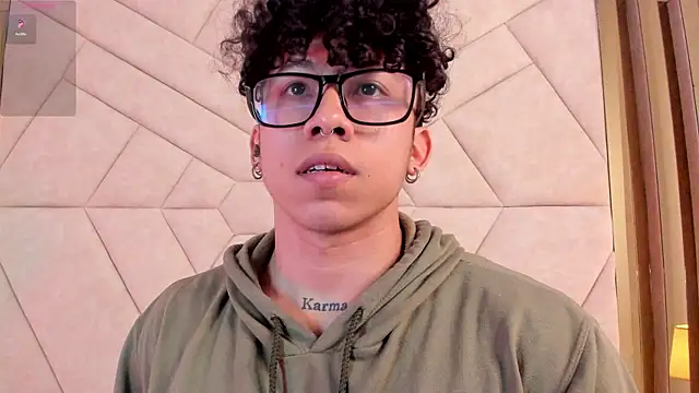 Snapshot of AkazaBoy_ chatting on 20, 10, 2025 AkazaBoy  online show from 20, 10, 2025