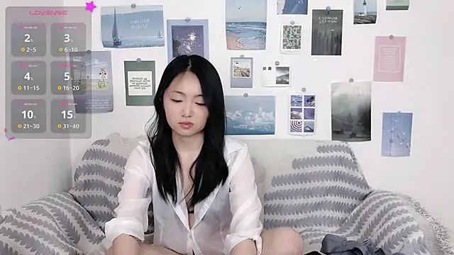 Snapshot of LiLiYbaby chatting on 5, 1, 2025 LiLiYbaby online show from 5, 1, 2025