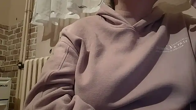 Snapshot of AalinnaK chatting on 19, 2, 2025 AalinnaK online show from 19, 2, 2025