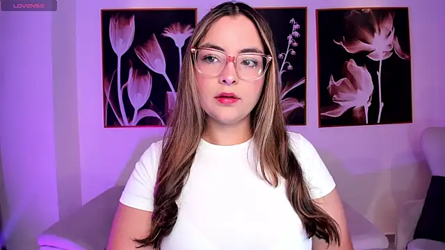 Snapshot of AllisonRogersX chatting on 26, 4, 2026 AllisonRogersX online show from 26, 4, 2026