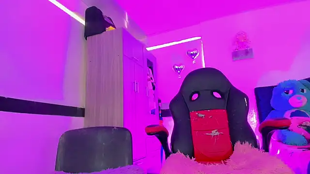 Hellen moons   online show from 19, 3, 2026