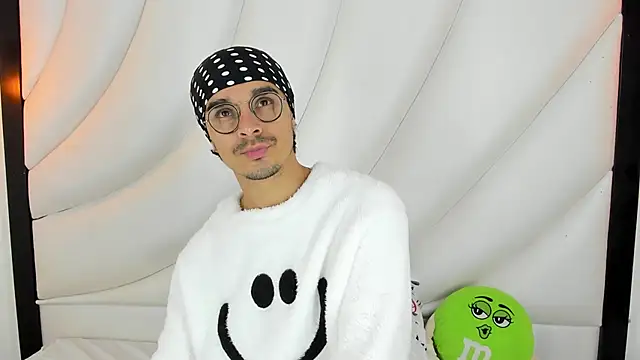 Hugo Coopers online show from 5, 3, 2025