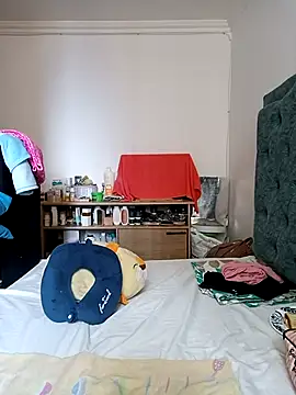 KimPielCanela online show from 9, 3, 2025