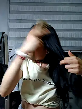 KimPielCanela online show from 23, 9, 2025