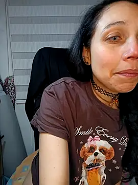 KimPielCanela online show from 5, 10, 2025