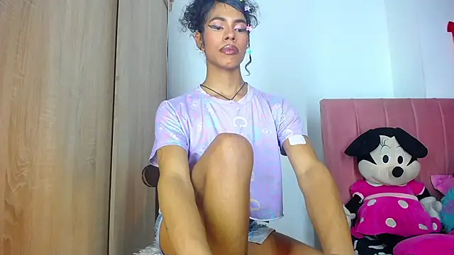 bloom444 online show from 25, 1, 2025