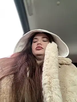 Holly Molii online show from 11, 1, 2025