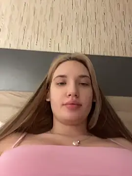 Holly Molii online show from 30, 5, 2026