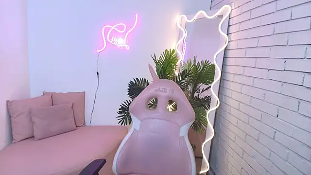 hina tay online show from 6, 12, 2024