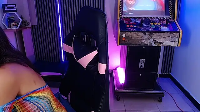 hannaa jhoonson online show from 5, 3, 2025