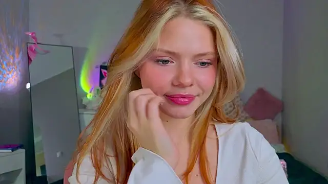 Red  Candy online show from 17, 11, 2025