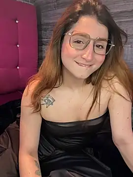 Snapshot of kamel-ayesha chatting on 2, 1, 2025 kamel-ayesha online show from 2, 1, 2025