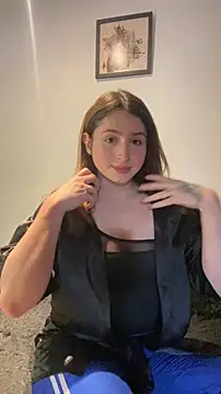 Snapshot of kamel-ayesha chatting on 18, 11, 2025 kamel-ayesha online show from 18, 11, 2025