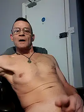 Snapshot of longlover-69 chatting on 2, 12, 2025 longlover-69 online show from 2, 12, 2025