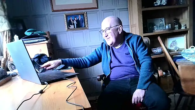 Adamdaddybear online show from 27, 1, 2025