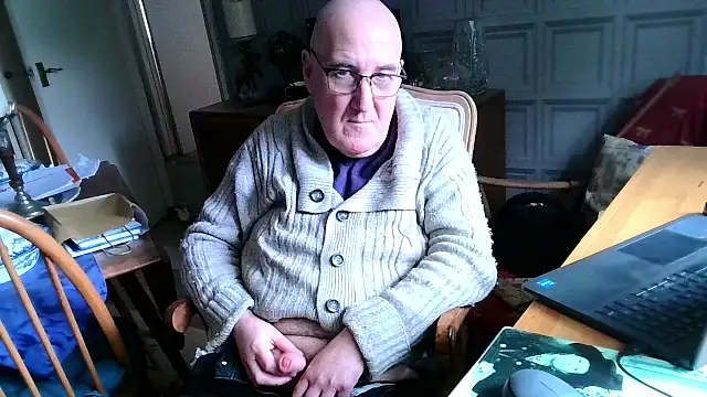 Adamdaddybear online show from 17, 2, 2025