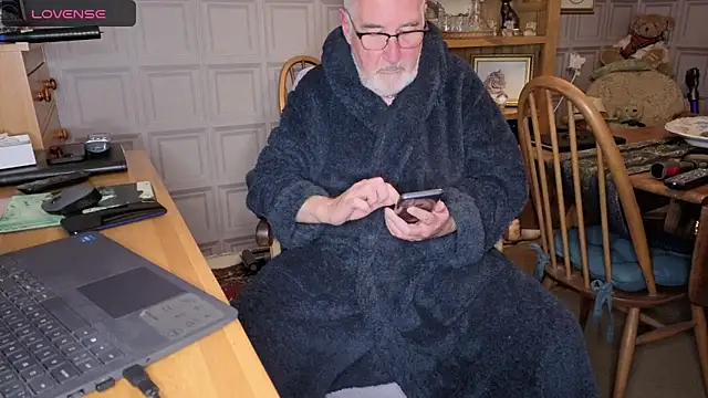 Adamdaddybear online show from 16, 10, 2025