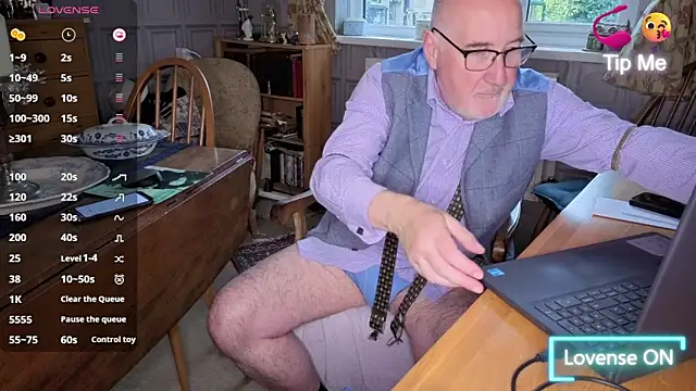 Adamdaddybear online show from 6, 11, 2025