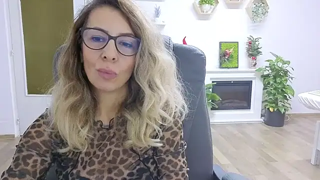 SukyGirl online show from 17, 11, 2025