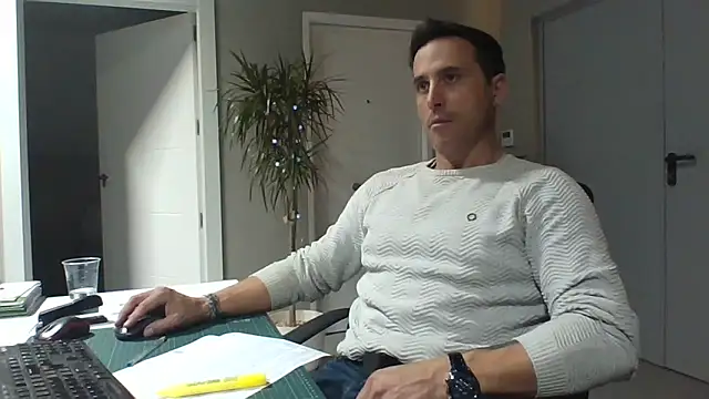 Snapshot of Lucas___81 chatting on 17, 12, 2025 Lucas 81 online show from 17, 12, 2025