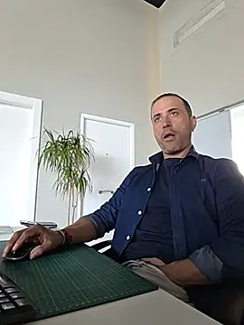 Snapshot of Lucas___81 chatting on 9, 5, 2026 Lucas 81 online show from 9, 5, 2026