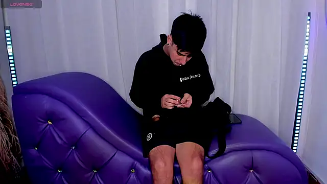 Yourslust  online show from 8, 11, 2025