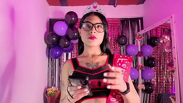 Snapshot of Dolcee_zoe chatting on 2, 12, 2025 Dolcee zoe online show from 2, 12, 2025