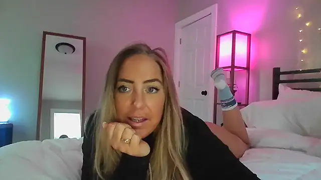 Snapshot of sunshinekisses chatting on 20, 1, 2025 sunshinekisses online show from 20, 1, 2025