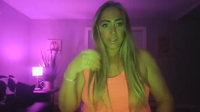 Snapshot of sunshinekisses chatting on 8, 2, 2025 sunshinekisses online show from 8, 2, 2025