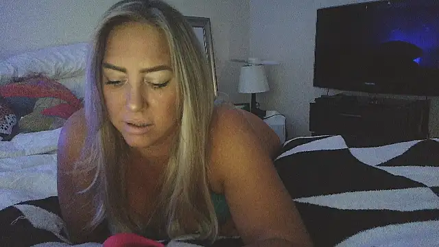 Snapshot of sunshinekisses chatting on 2, 10, 2025 sunshinekisses online show from 2, 10, 2025