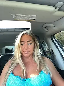 Snapshot of sunshinekisses chatting on 11, 10, 2025 sunshinekisses online show from 11, 10, 2025