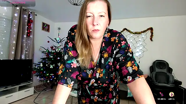 Snapshot of YOUR_ELENA chatting on 17, 12, 2024 YOUR ELENA online show from 17, 12, 2024