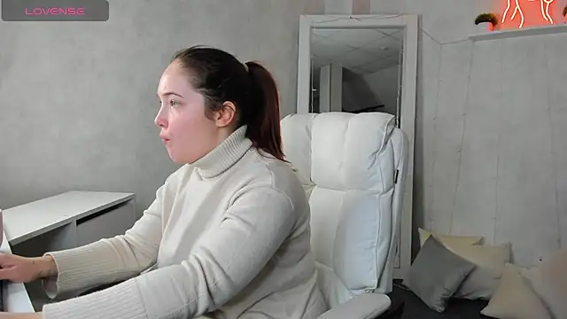 Snapshot of Aliisson_Edwards chatting on 2, 2, 2025 Aliisson Edwards online show from 2, 2, 2025