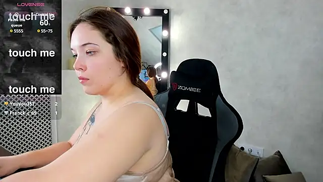 Snapshot of Aliisson_Edwards chatting on 4, 2, 2025 Aliisson Edwards online show from 4, 2, 2025