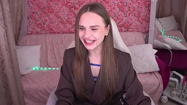 Snapshot of KiraGrayy chatting on 3, 3, 2026 KiraGrayy online show from 3, 3, 2026