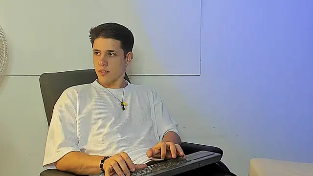 Adan rivas  online show from 26, 12, 2024
