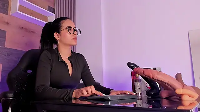 Ellaochoa online show from 22, 9, 2025